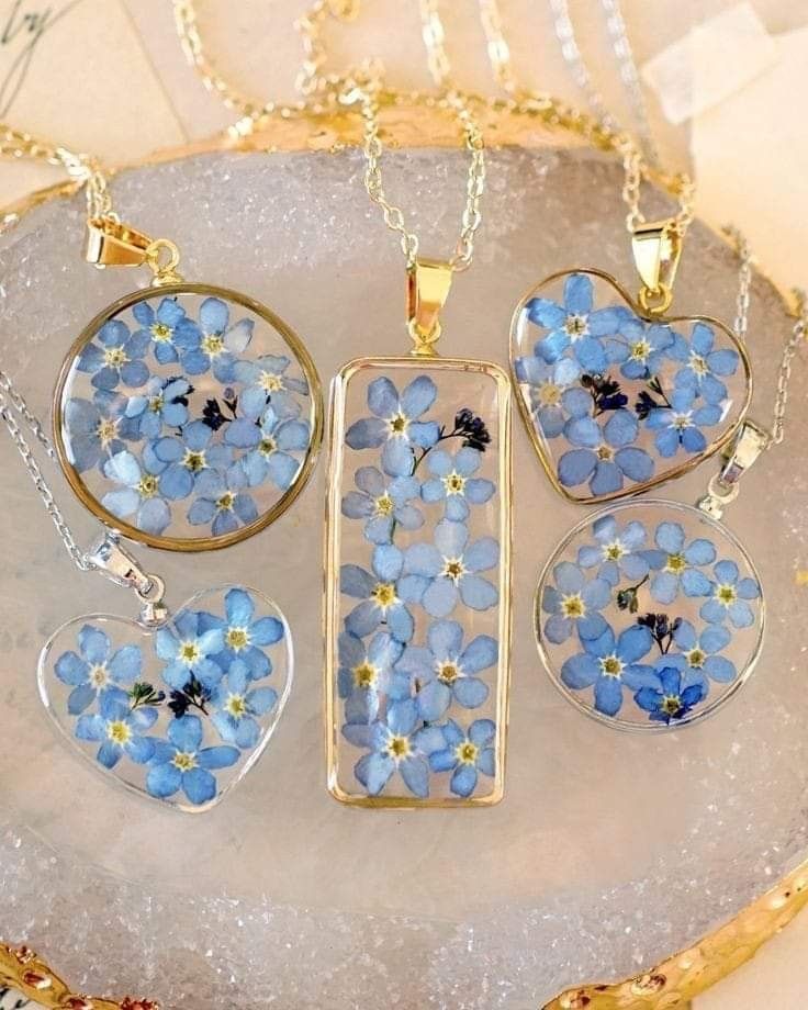 blue-floral-resin-pendants