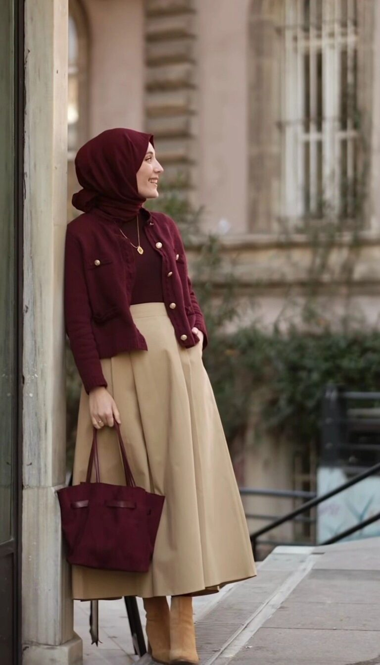 استایل زرشکی و کرم با وقار شهری