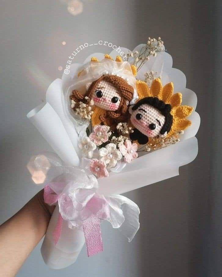 دسته گل عروسکی قلاب بافی با طرح آفتابگردان
