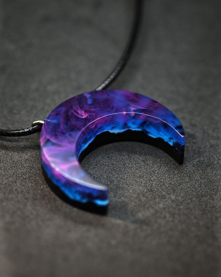galaxy-resin-crescent-moon-necklace