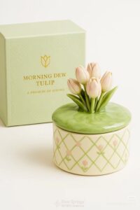 ظرف سرامیکی Morning Dew Tulip با لاله‌های سه‌بعدی روی درپوش