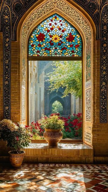پنجره ارسی و نور طلایی در معماری اصیل ایرانی