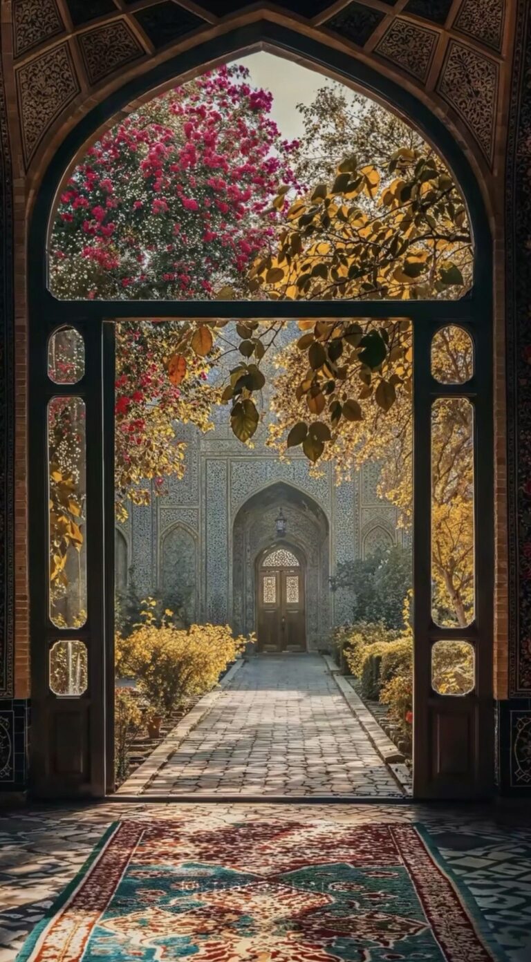 قاب شاعرانه معماری ایرانی در باغی نورانی