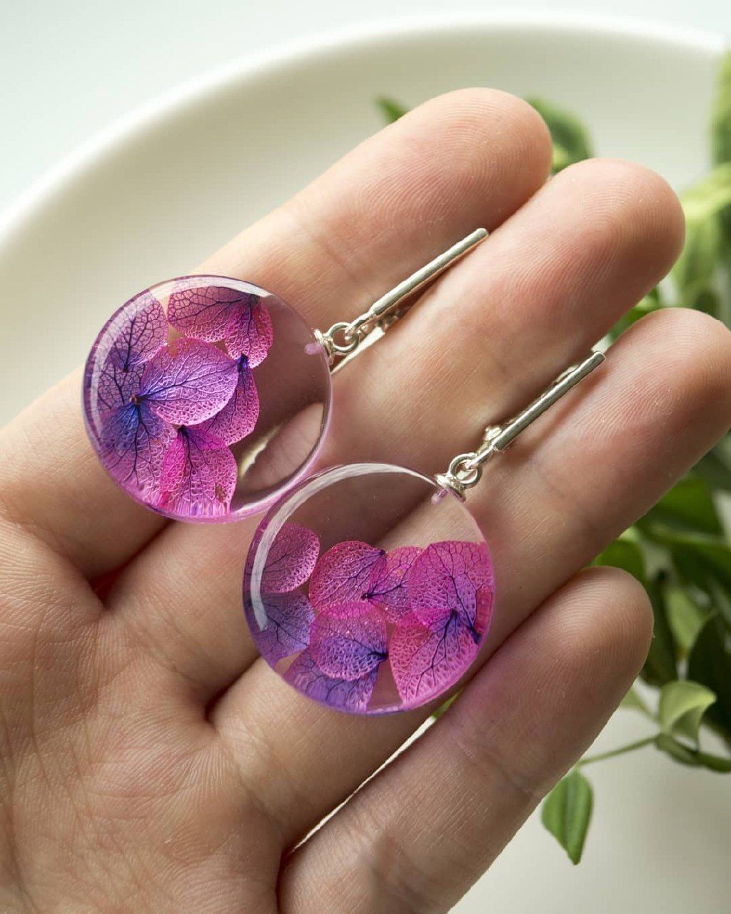 purple-dried-flower-resin-earrings