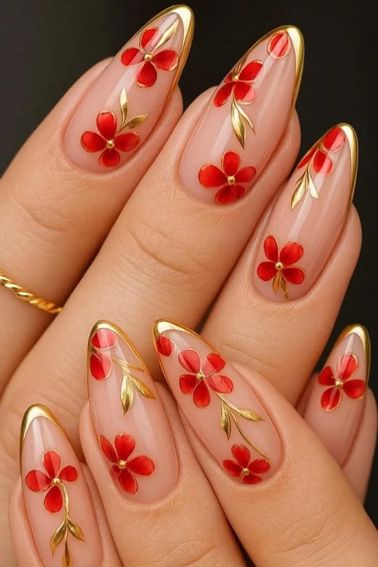 طراحی ناخن قرمز گلدار با حاشیه طلایی