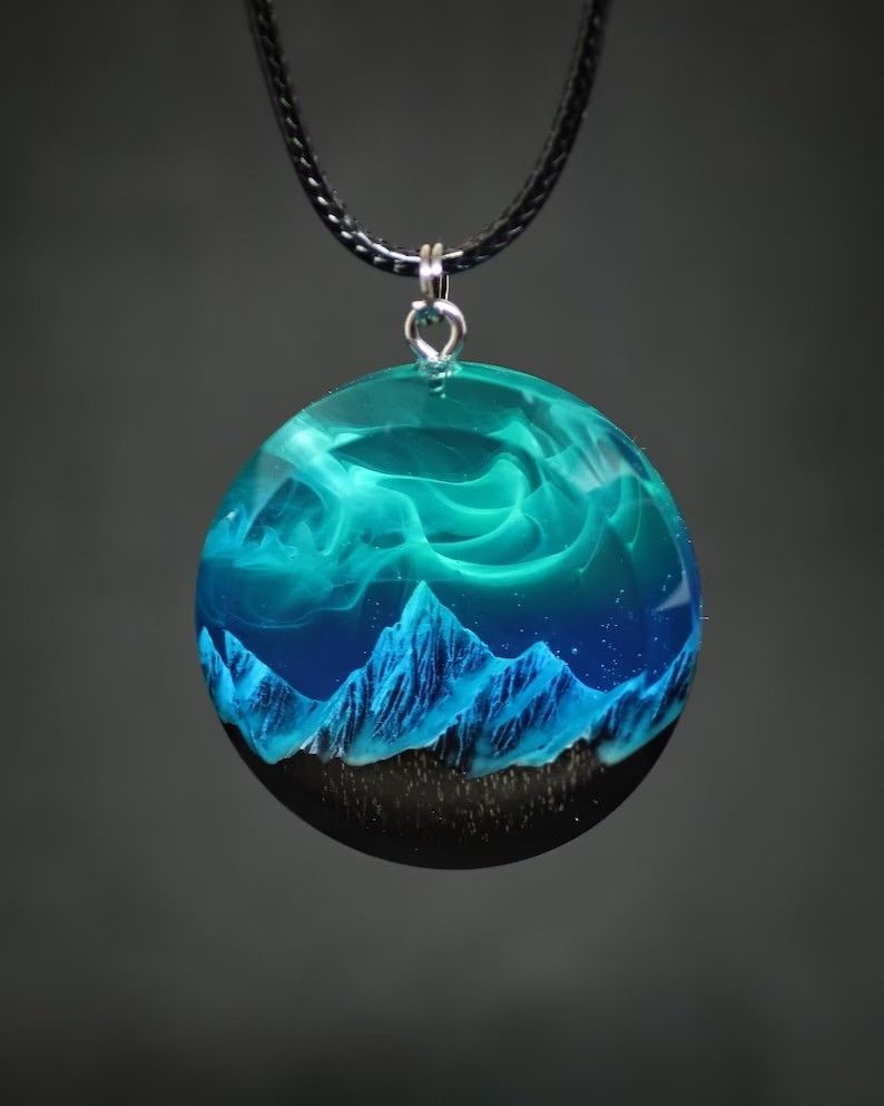 resin-necklace-aurora-mountain-pendant