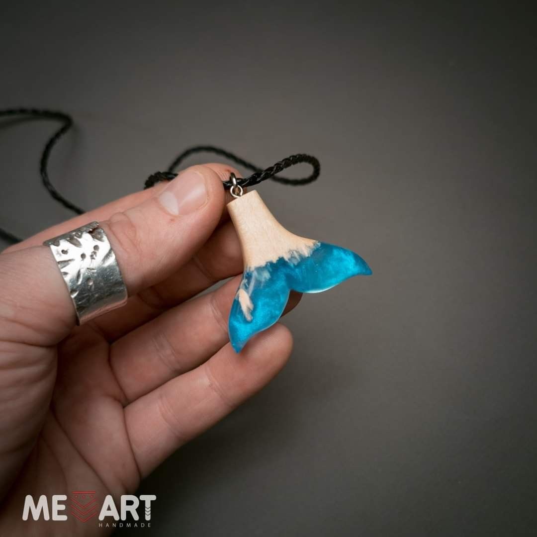 resin-whale-tail-wood-necklace