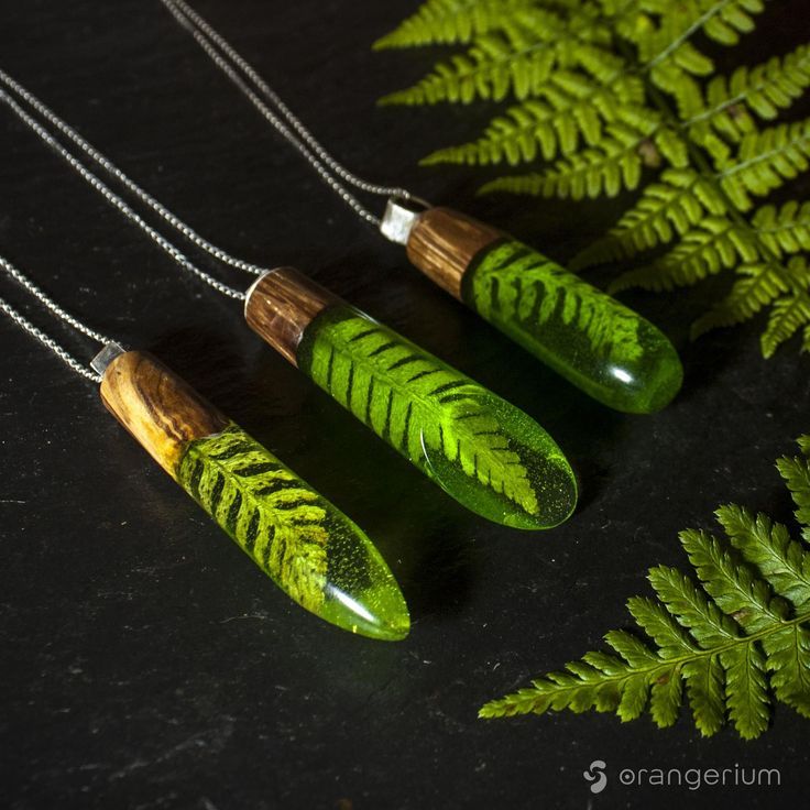 resin-wood-fern-leaf-necklace