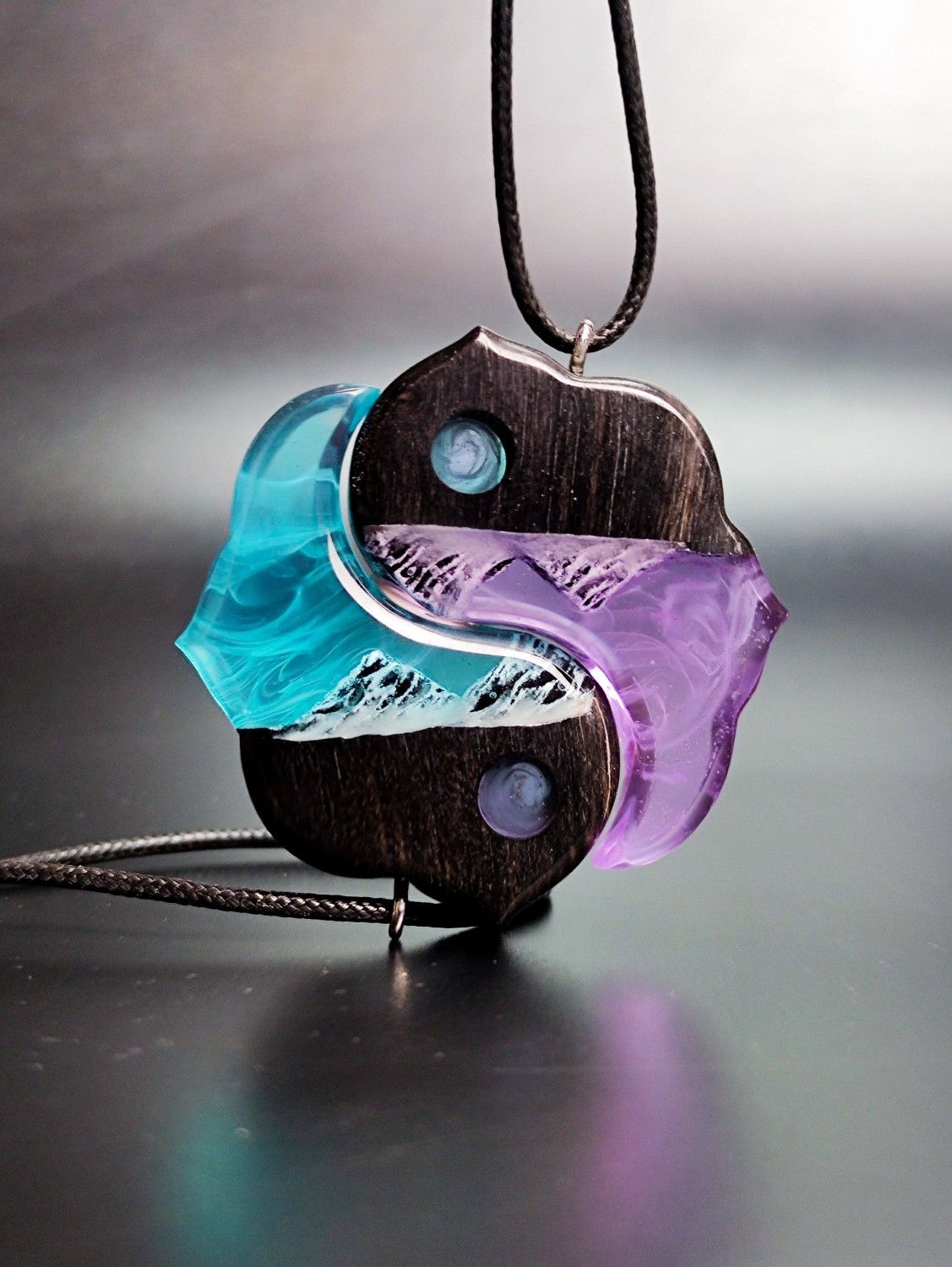 resin-yin-yang-mountain-necklace