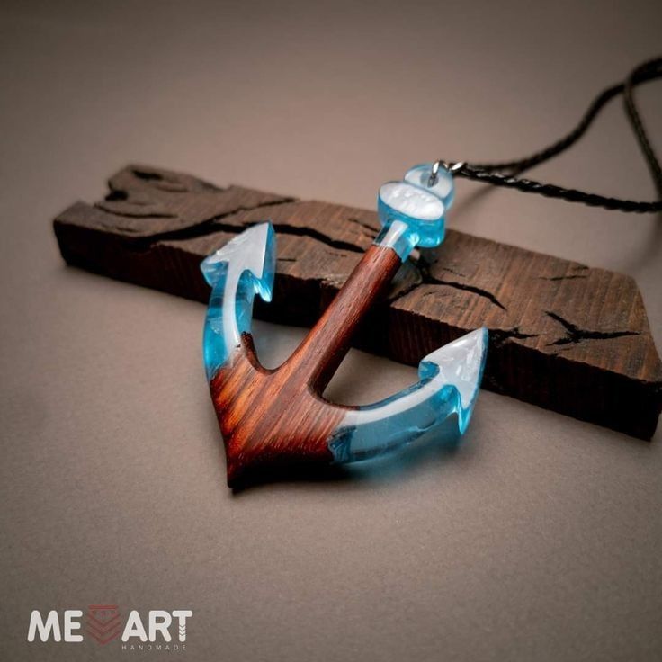 wood-resin-anchor-necklace