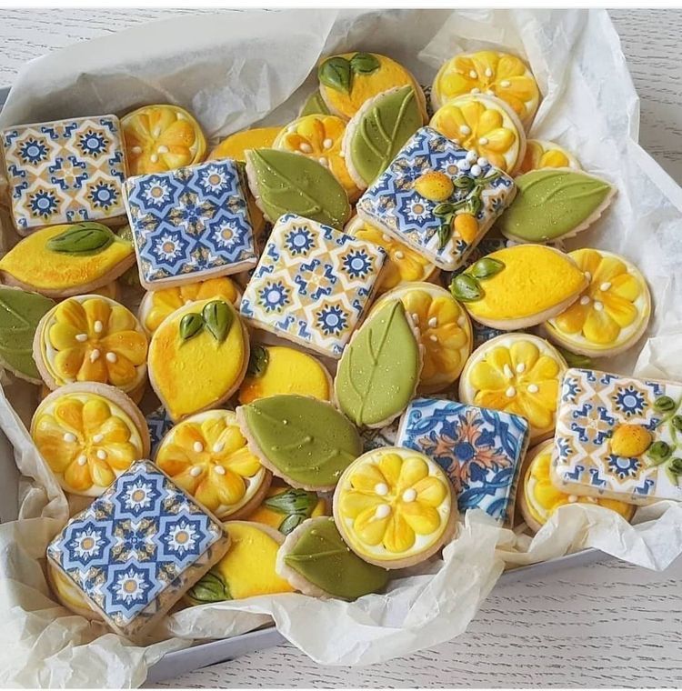 کوکی لیمو و کاشی آبی با طرح مجولیکا مدیترانه‌ای