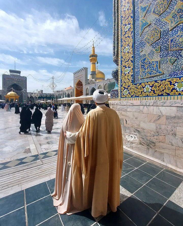 عکس عاشقانه مذهبی زوج طلبه در صحن حرم امام رضا