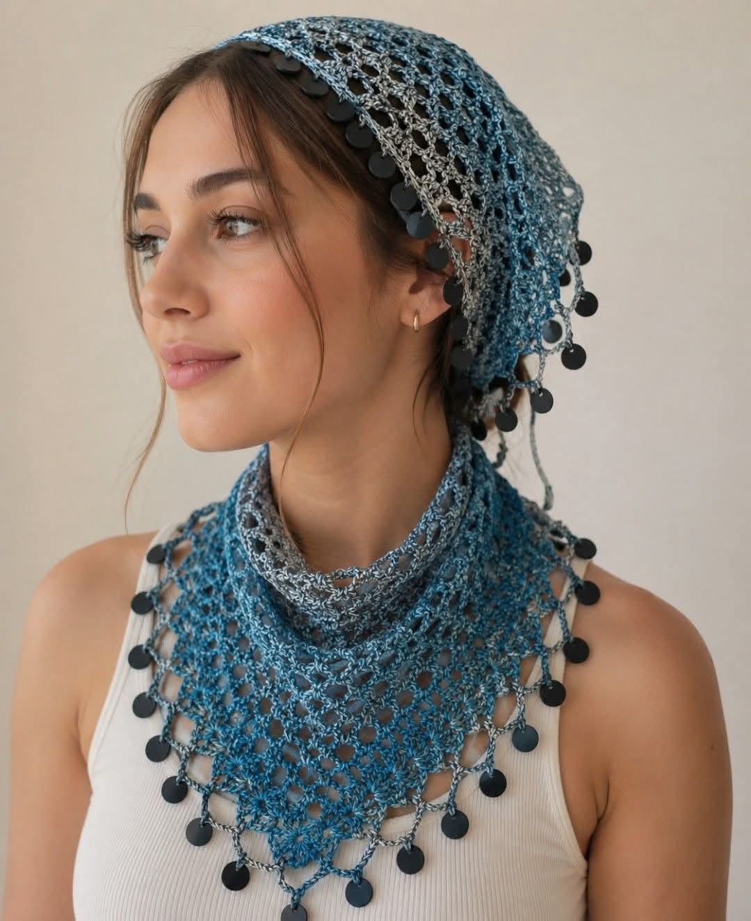 شال بافتنی آبی با منگوله و مهره — اکسسوری بوهو